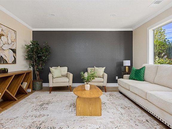 2nd image of 46 Lone Oak Way