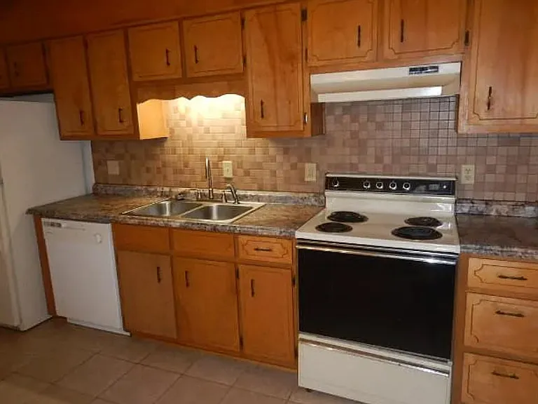 2114 Hollyhill Rd #1 — Photo 2