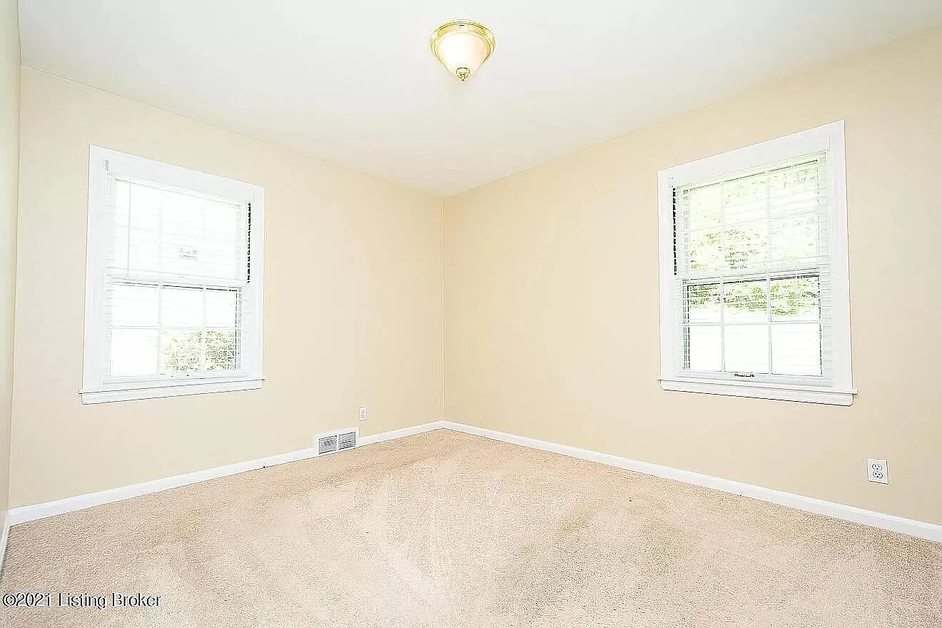 1215 Curlew Ave — Photo 4