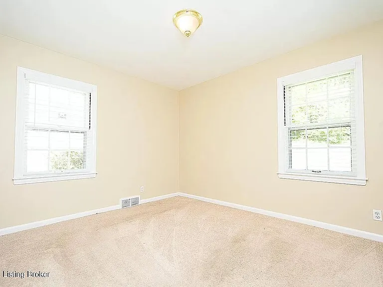 1215 Curlew Ave — Photo 4