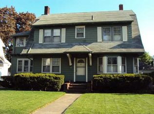 43 Hurstbourne Rd, Irondequoit, NY 14609