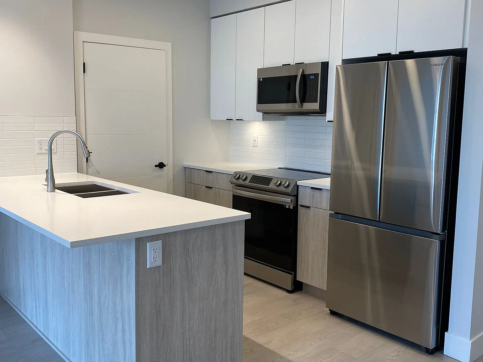 2 bed, 950 sqft, $2,500 — Photo 2