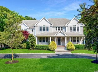 35 Breezy Hill Dr, Northport, NY 11768