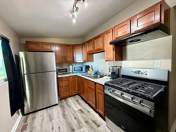 5th image of 317 Center St APT 2