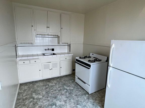 5th image of 154 Downey St APT 4