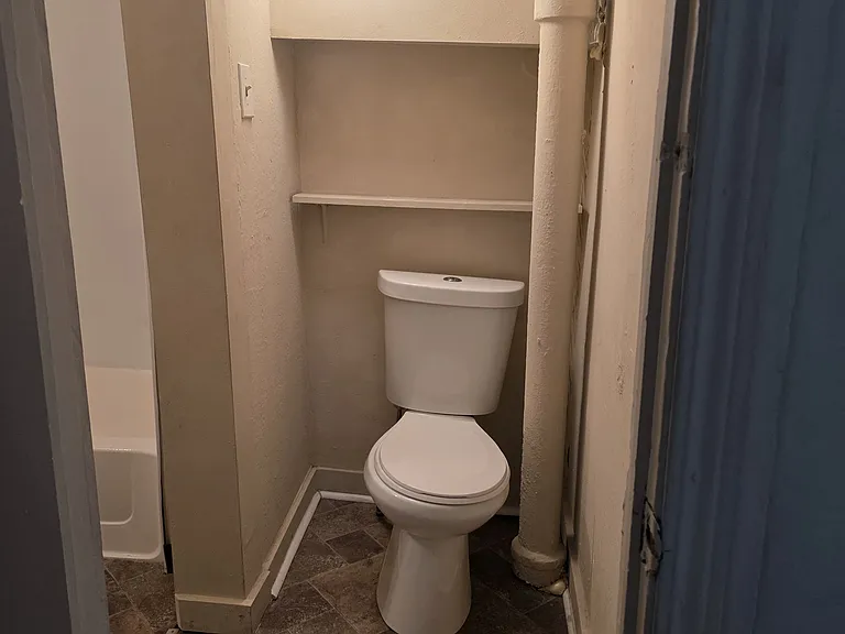 241 Memorial Pkwy #2 — Photo 8