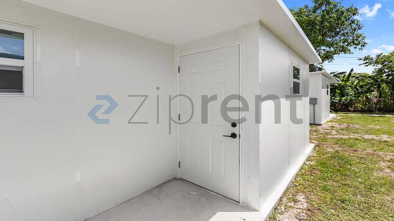 1 bed, 250 sqft, $1,350 — Photo 3
