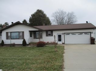 6976 N Smith Rd, Alma, MI 48801