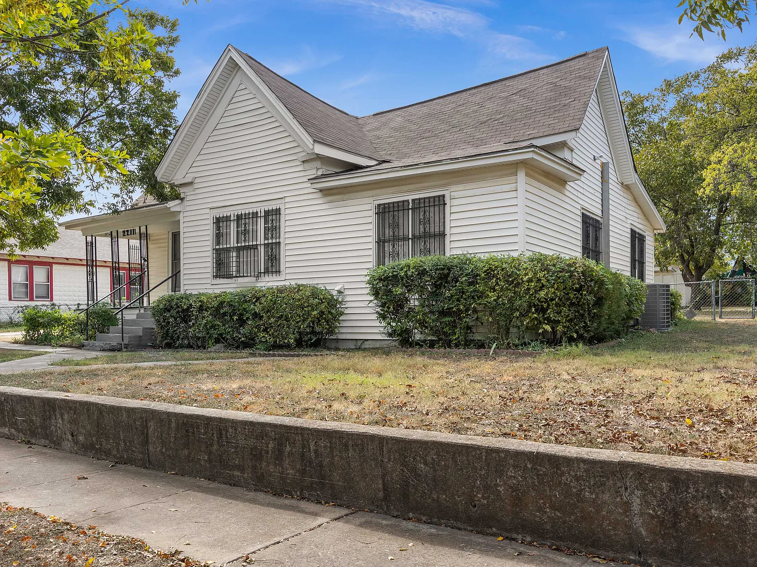 4 bed, 1350 sqft, $2,225 — Photo 3
