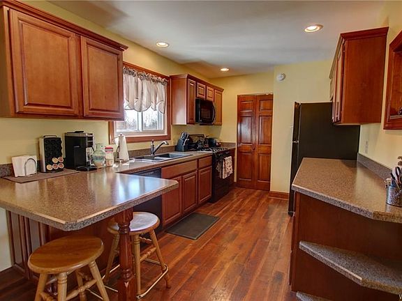 2nd image of 37 Donna Ct