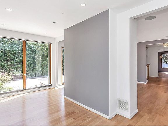 4th image of 3304 161st St
