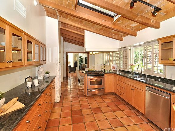4th image of 4700 Viviana Dr