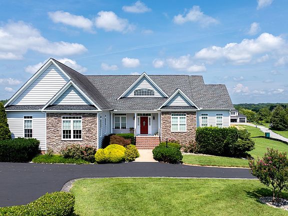 2nd image of 79 Carrie Ct