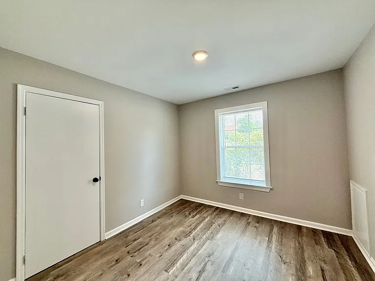 615 Burlington Ave 2 UNITS — Photo 23
