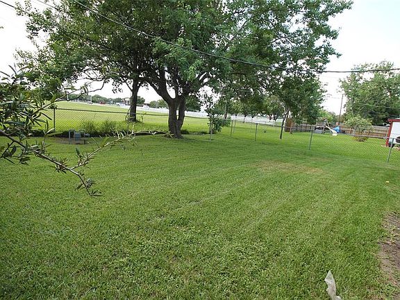 3rd image of 2427 19th Ave N