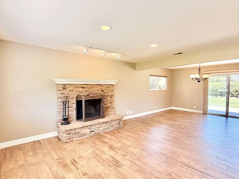 1537 McDonald Rd — Photo 7