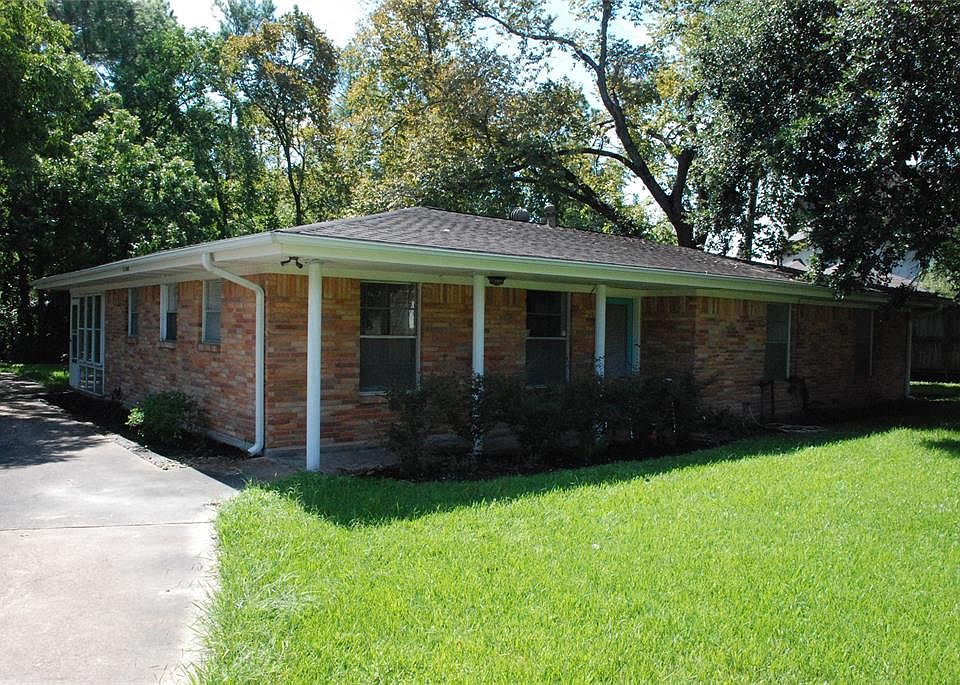 1st image of 202 Woodlawn Dr