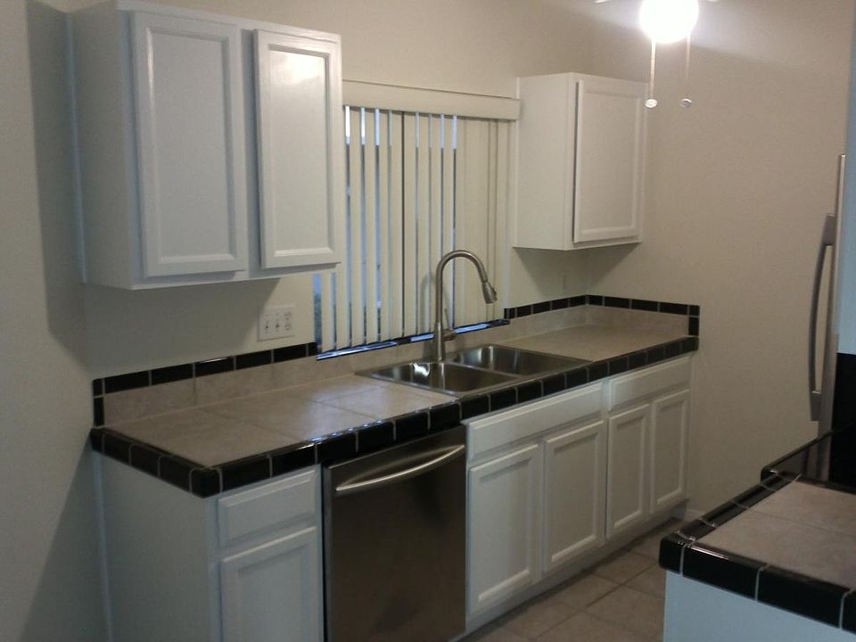 Lovely fresh and clean Kitchen w/window at sink