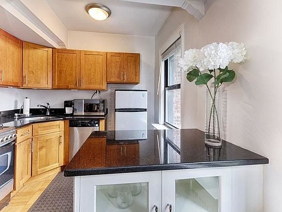 3rd image of 123 E 37th St #10A