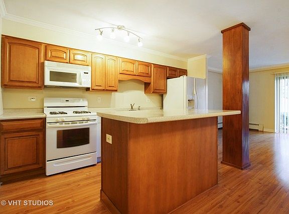 4th image of 902 W Alleghany Dr APT 1C