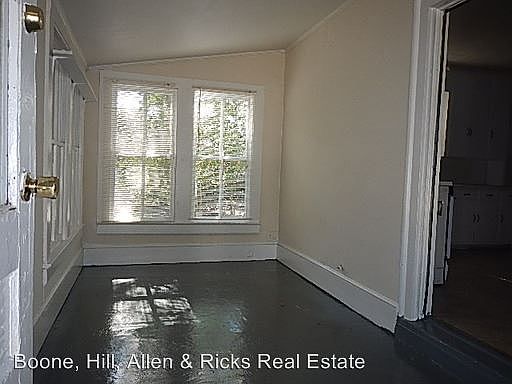2nd image of 811 Royal St