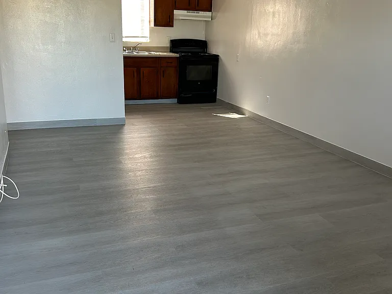 Lennox Court Apartments — Photo 21