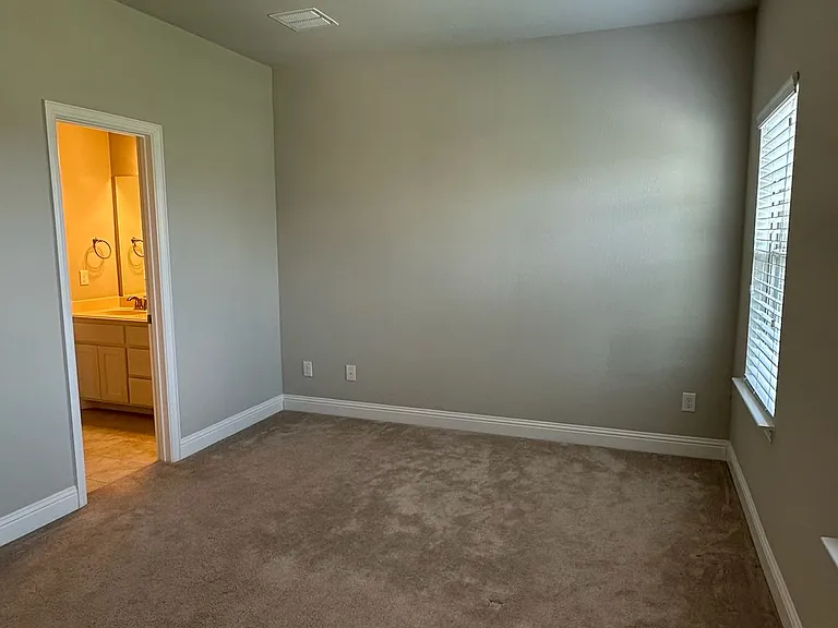 8533 Pine Valley Dr — Photo 21