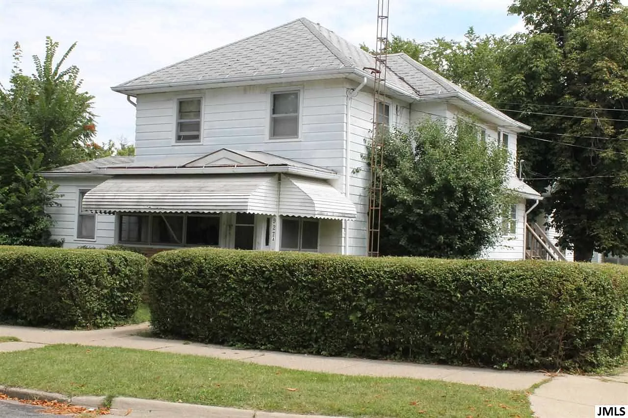 927 Everhard St photo 1