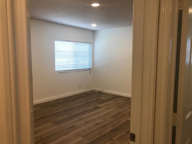 11471 Oxnard St #5 — Photo 22