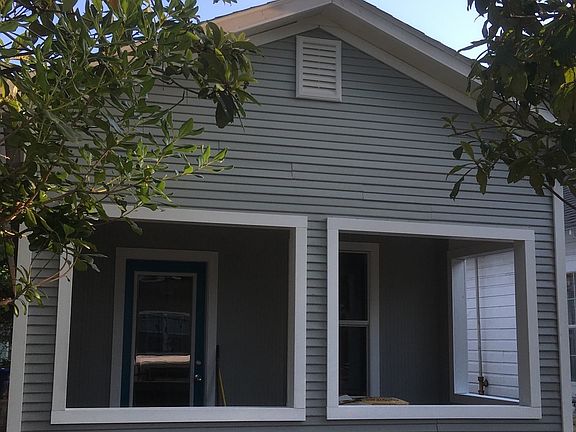 4th image of 702 E Mistletoe Ave