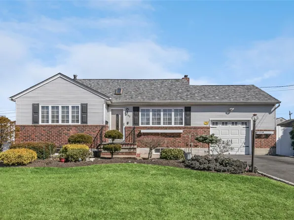 263 E 3rd Street, Deer Park, NY 11729