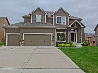 817 SW 35th St, Lees Summit, MO 64082