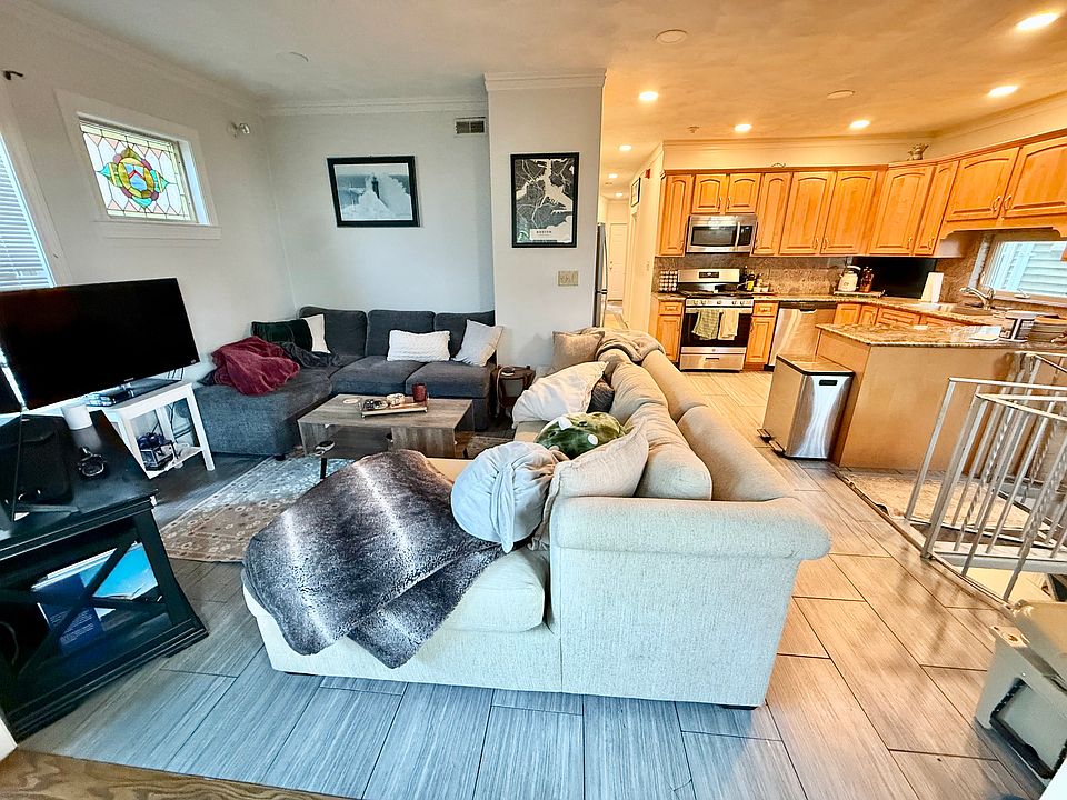 1st image of 184 Boston St #1