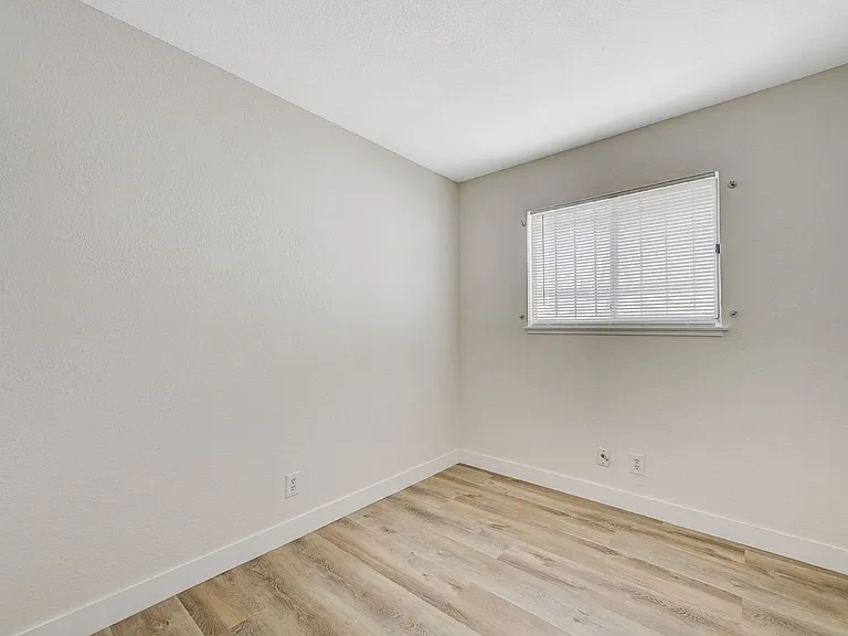 893 W Bartlett Ave — Photo 31