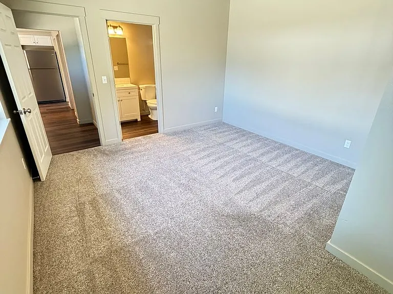 180 Hiatt St — Photo 24