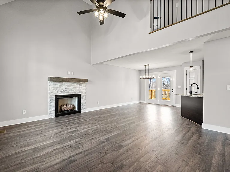 705 Eva Agnes Ave — Photo 3