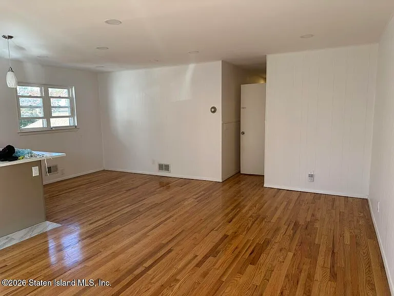 221 Midland Ave — Photo 2
