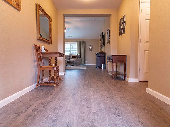4th image of 3843 E Oak Ave