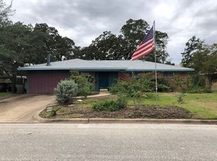 3906 Glenn Oaks Dr, Bryan, TX 77802