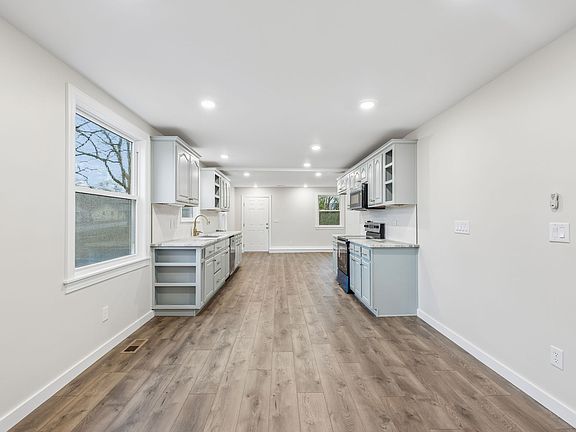 5th image of 305 Randy Rd