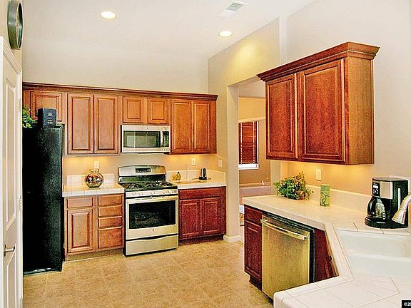 3rd image of 5071 Chevalier Dr