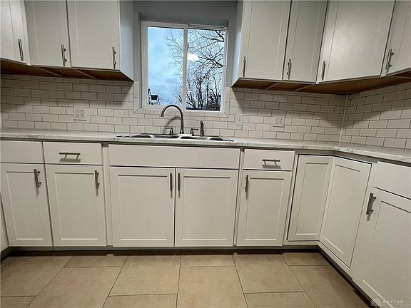 5th image of 2212 Highland St