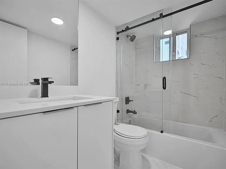 18800 NE 29th Ave #420 — Photo 3