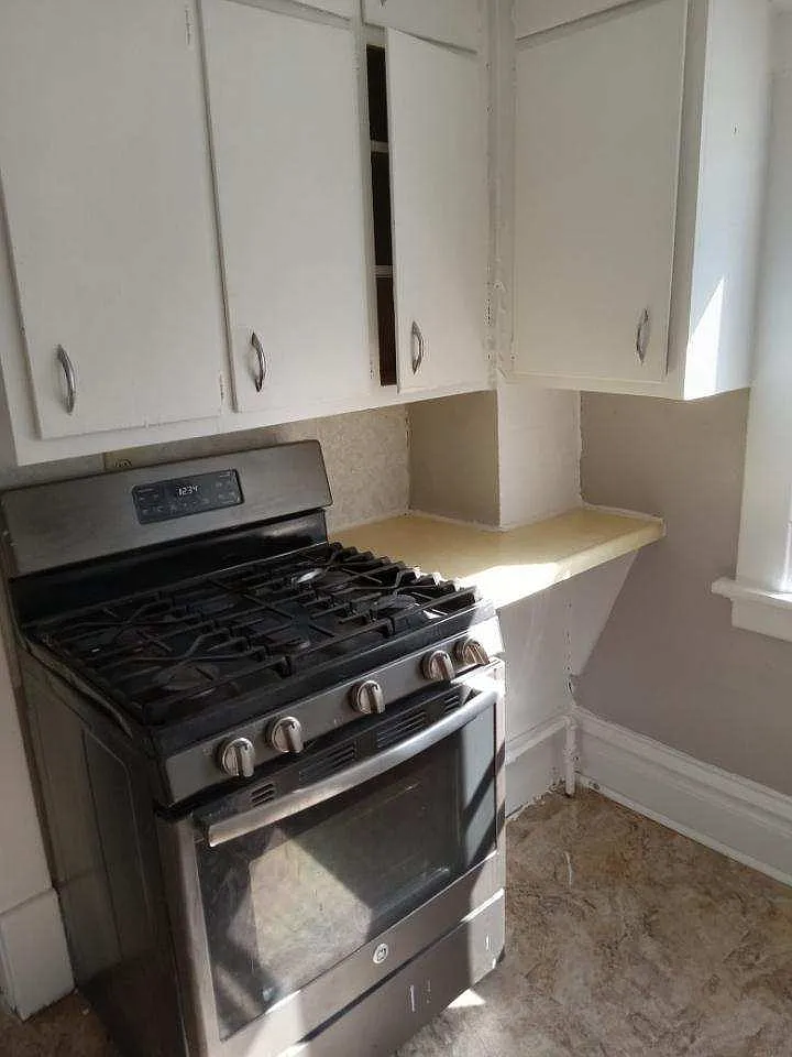 851 Oakland Rd NE - Upper — Photo 3