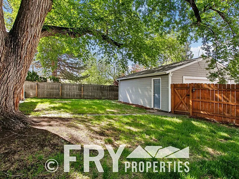 2801 S Cherry Way — Photo 24