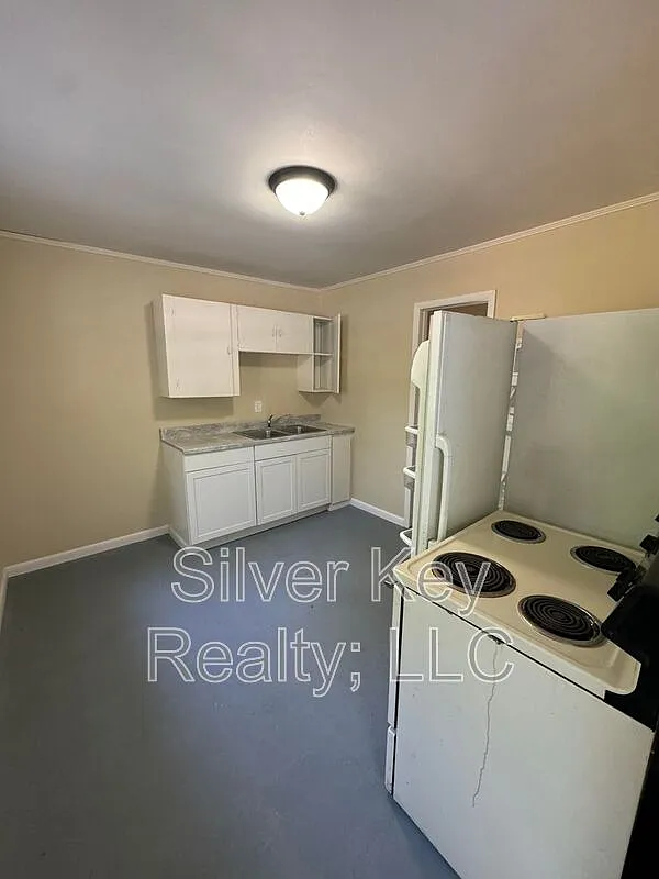 1 bed, 1.0 bath, $795 — Photo 2