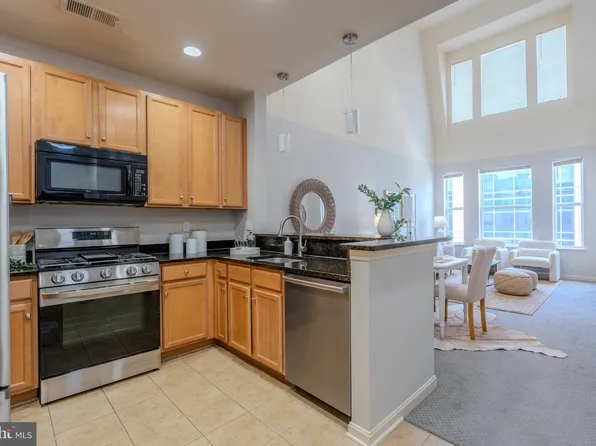 2665 Prosperity Ave APT 440, Fairfax, VA 22031