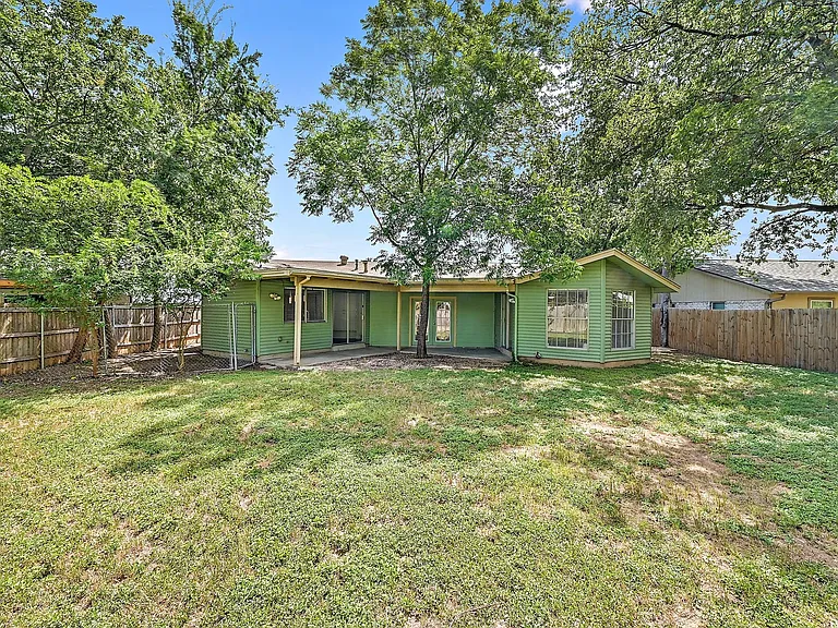 1702 Colony Creek Dr — Photo 25
