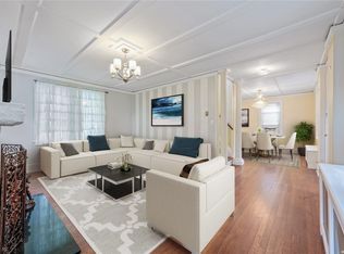 20 Locust St, Manhasset, NY 11030