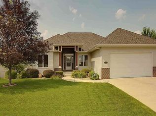 2219 Barkwood Dr, Cedar Falls, IA 50613